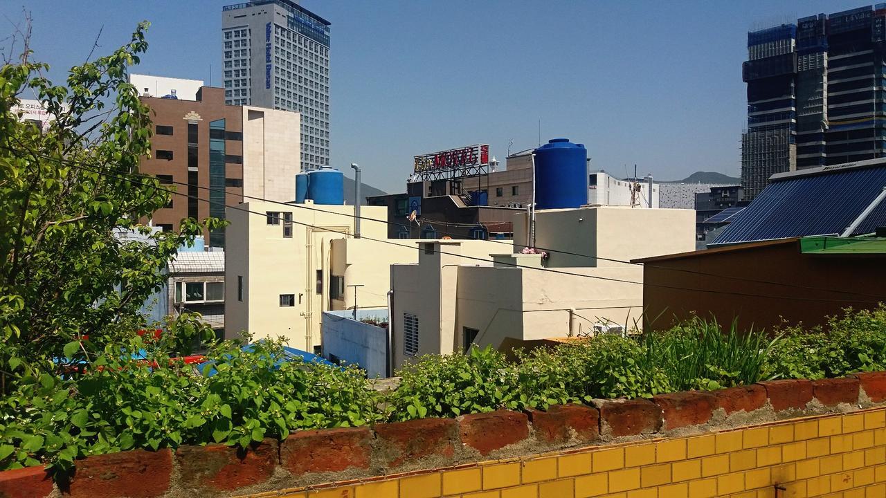 Silk Road Hostel Busan Bagian luar foto