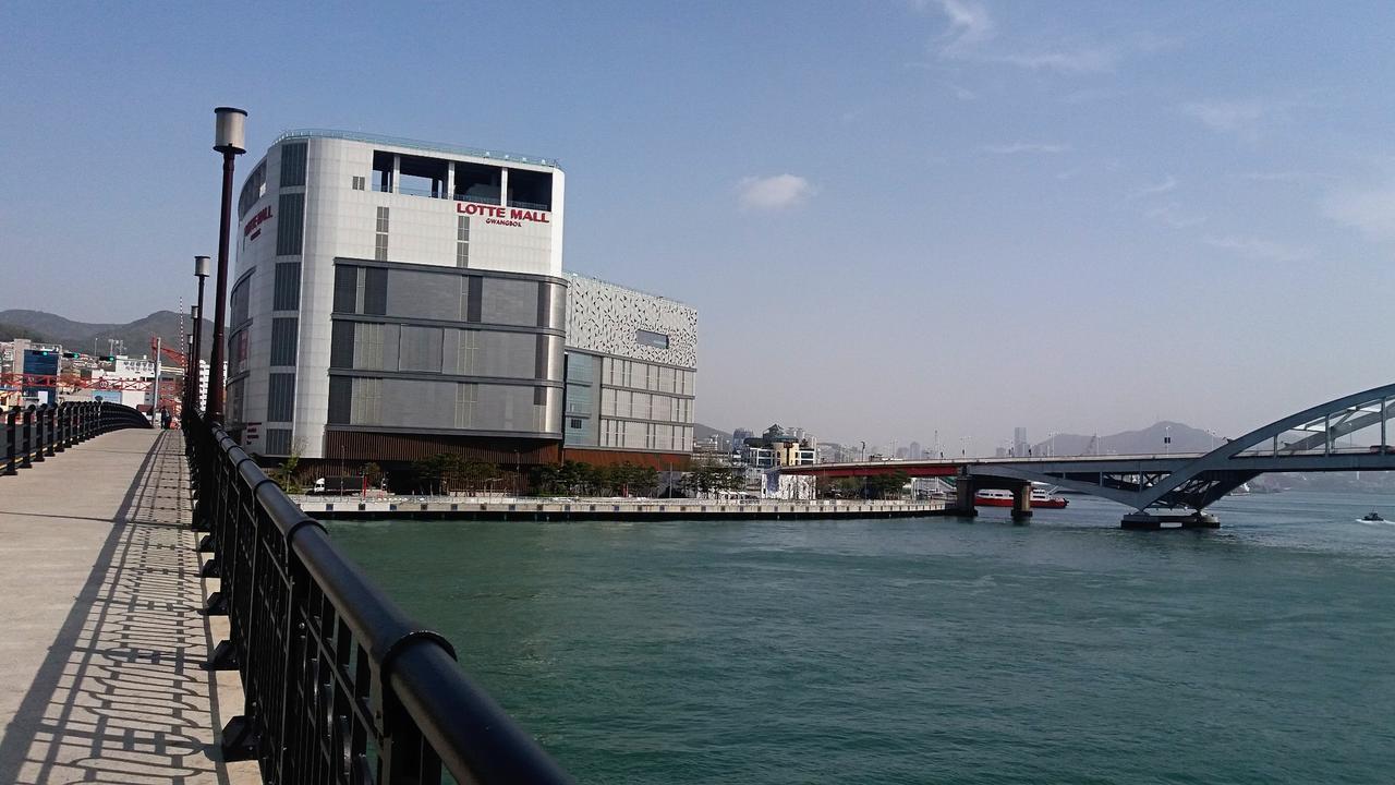 Silk Road Hostel Busan Bagian luar foto