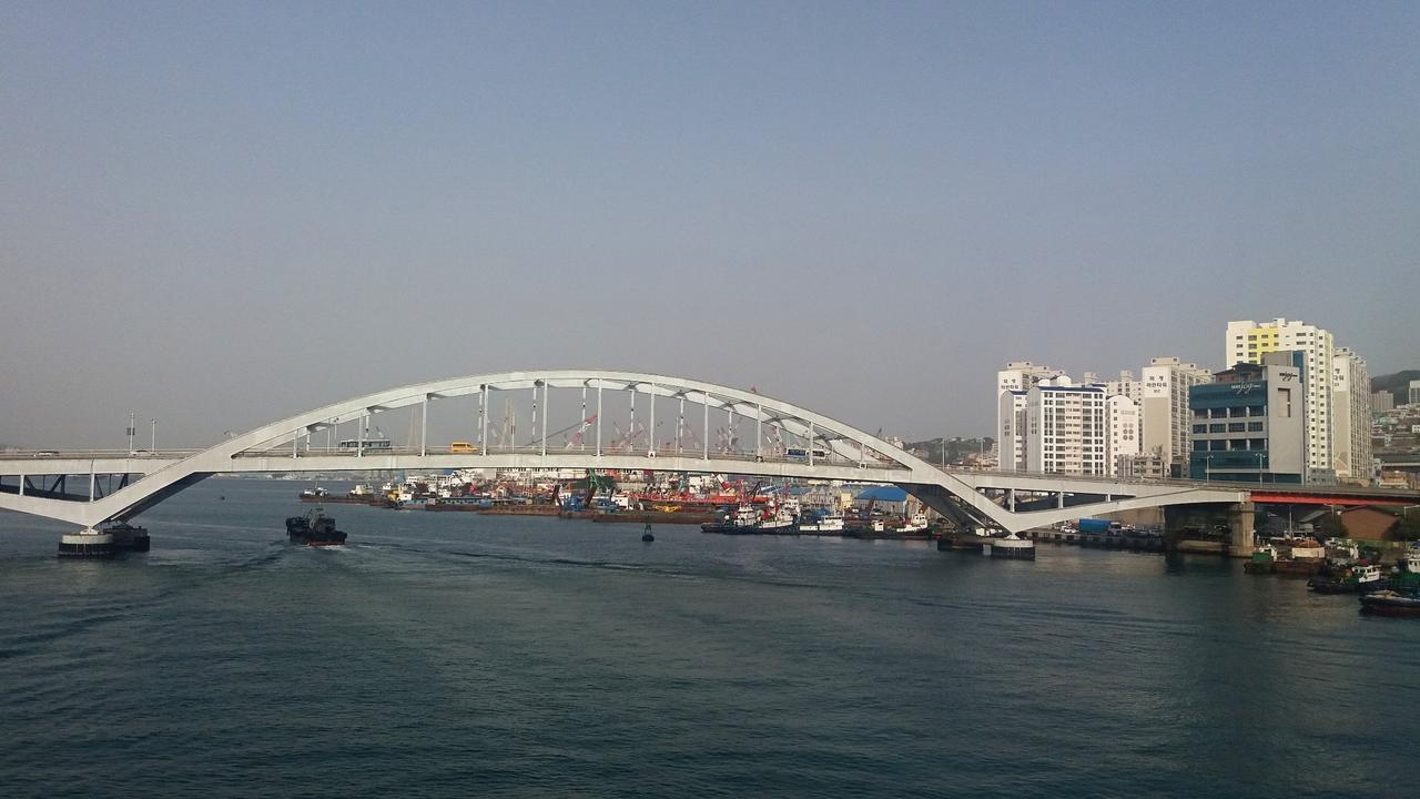Silk Road Hostel Busan Bagian luar foto