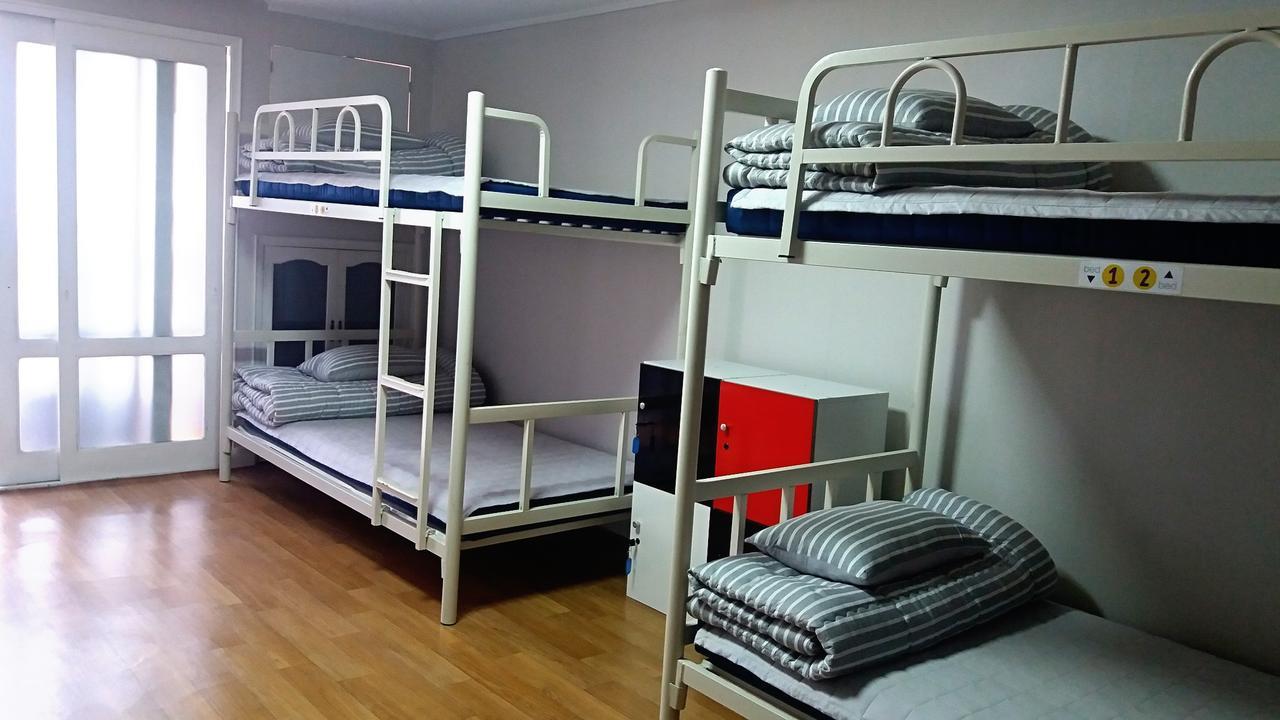 Silk Road Hostel Busan Bagian luar foto