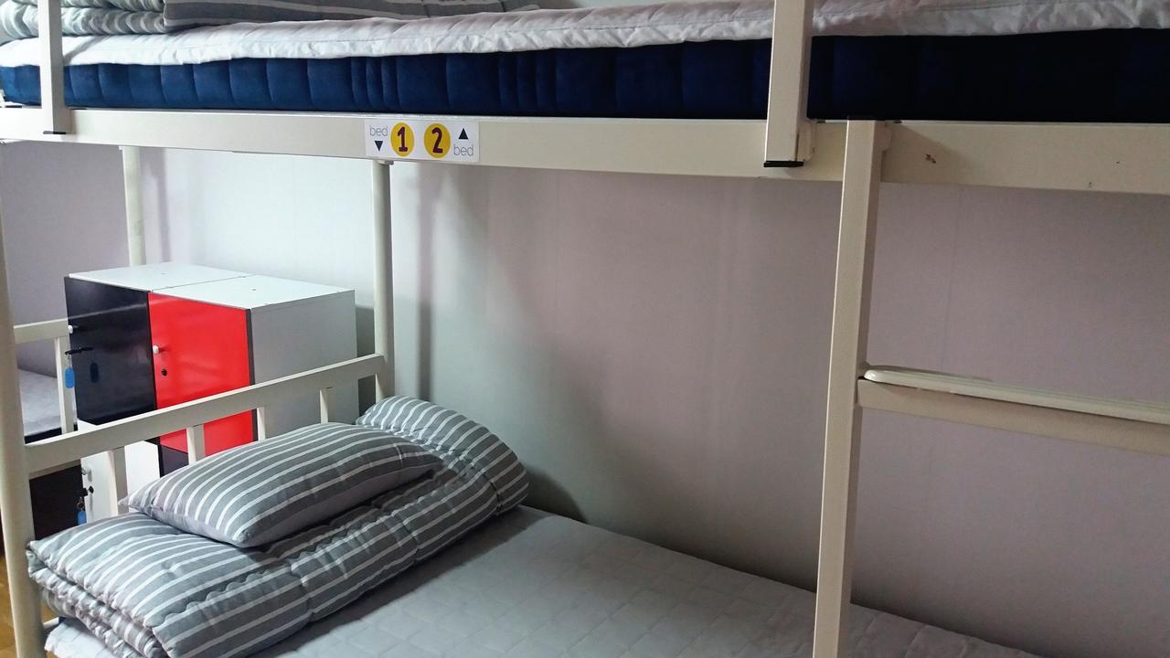 Silk Road Hostel Busan Bagian luar foto