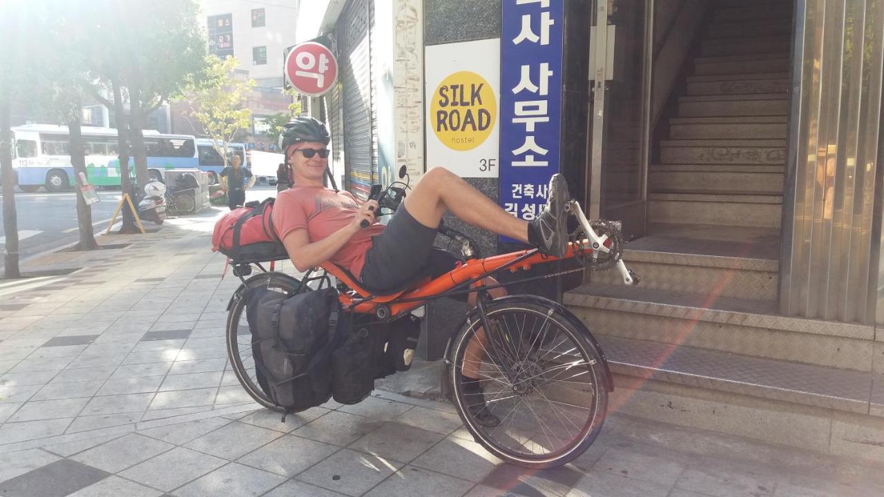Silk Road Hostel Busan Bagian luar foto