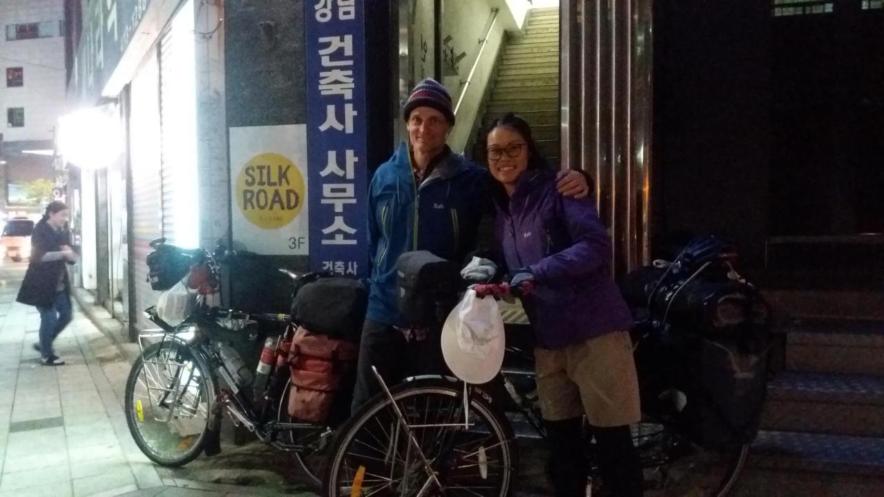 Silk Road Hostel Busan Bagian luar foto