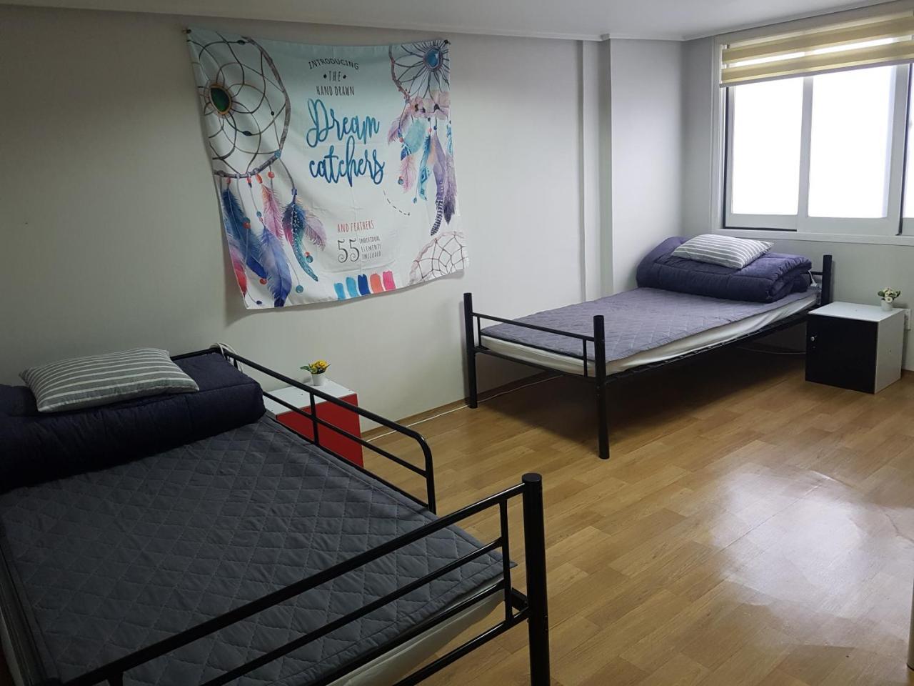 Silk Road Hostel Busan Bagian luar foto
