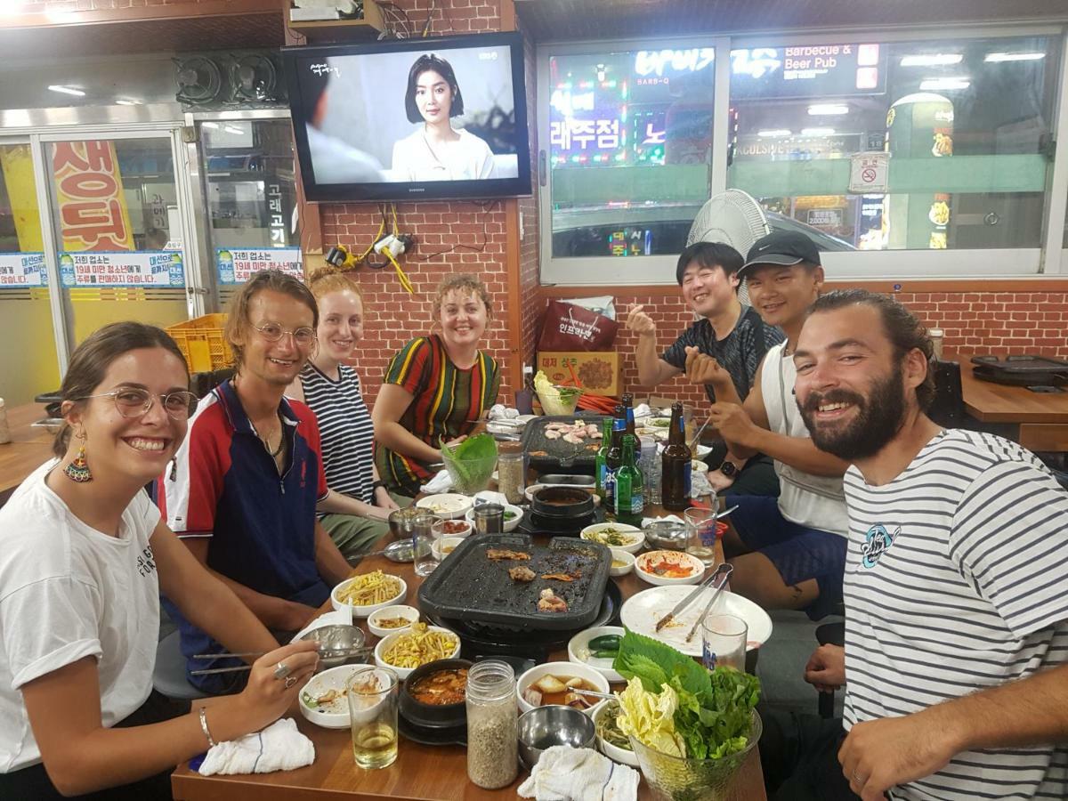 Silk Road Hostel Busan Bagian luar foto
